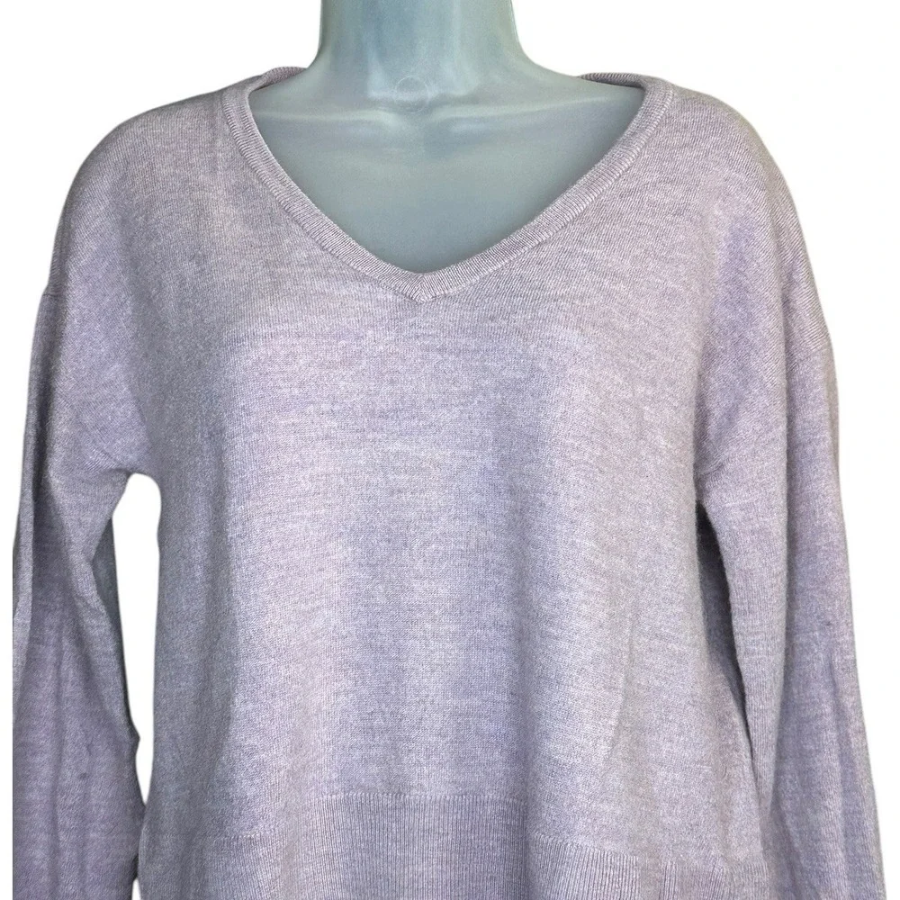 Tahari Sweater Womens Size Large Extra Fine Merino Wool Boxy V-Neck Light Purple